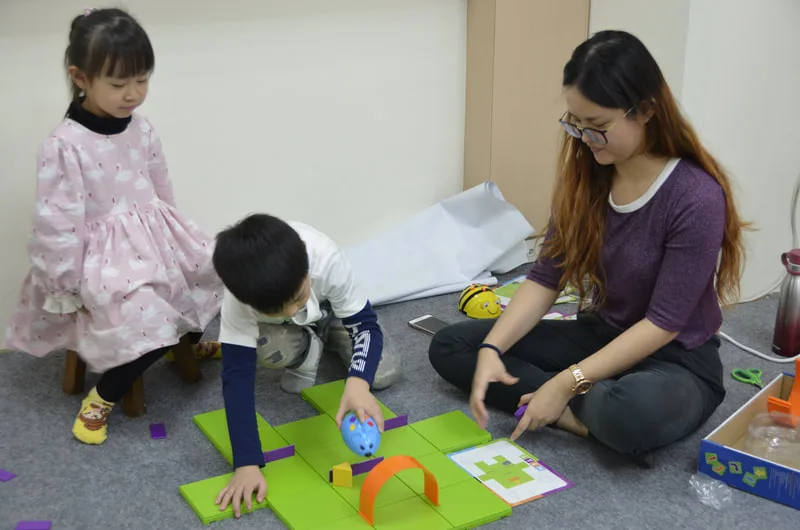More advanced class for aged 5-7 who have completed Junior Tech 1. Junior Tech 2 includes Osmo, Scratch Jr., and Bee-bot