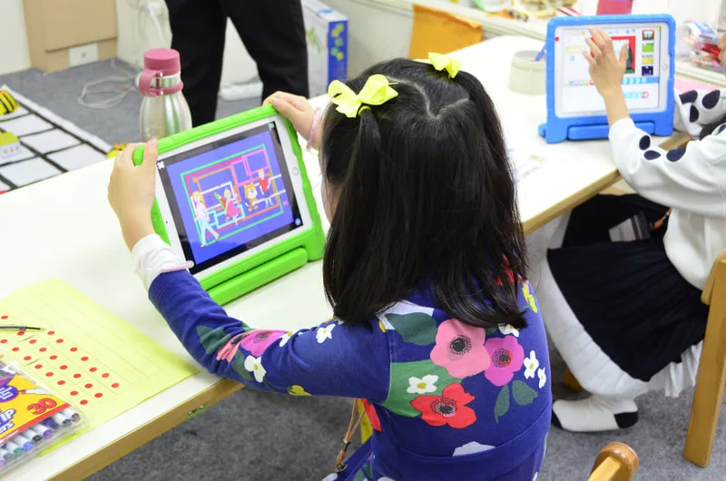 Junior Tech 1: introductory coding class for age 5-7, including Beebot, Scratch Jr., and Little Bits 給5-7歲幼童兒童的入門程式設計課程 