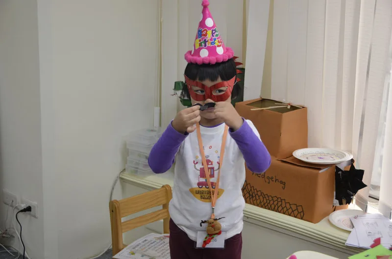 Junior Tech 1: introductory coding class for age 5-7, including Beebot, Scratch Jr., and Little Bits 給5-7歲幼童兒童的入門程式設計課程 