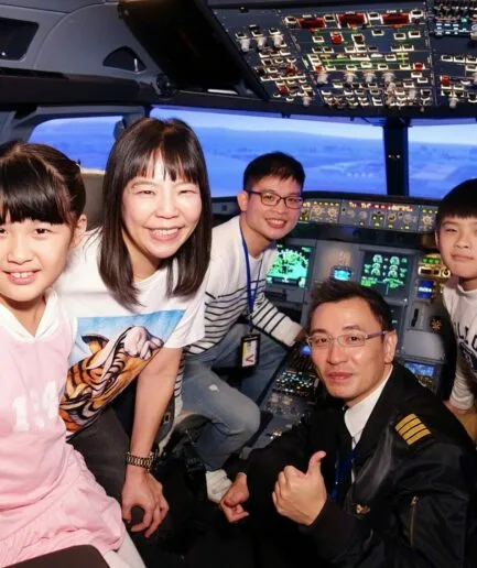access to A320 Simulator with guidance of active pilot